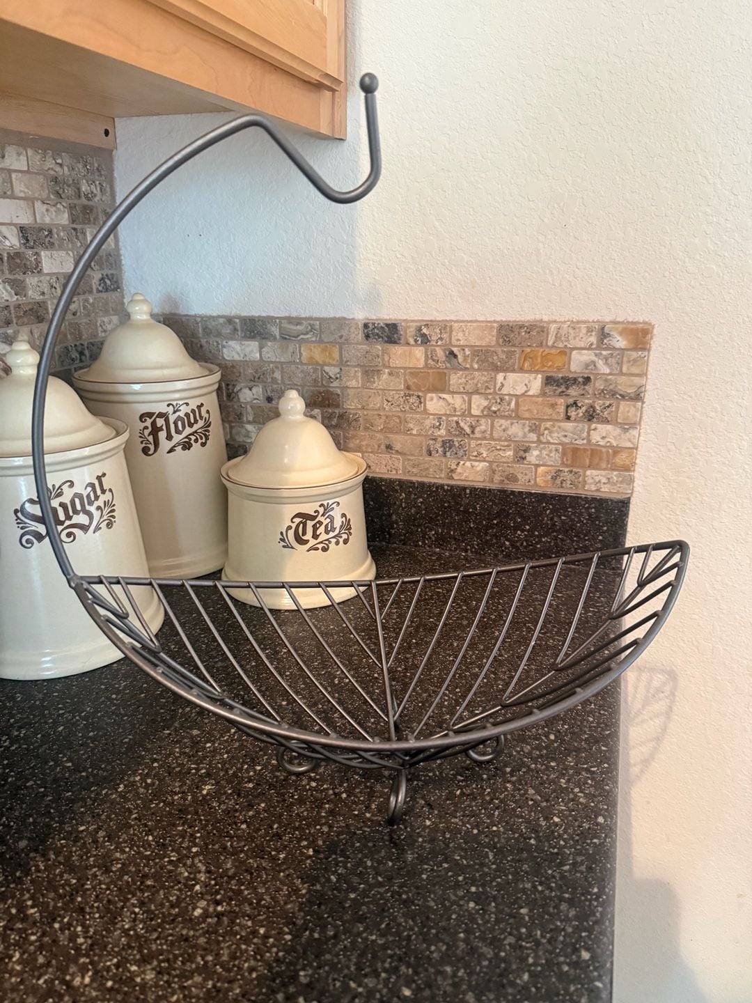 Black Metal Wire Fruit Basket with Banana Hanger 2