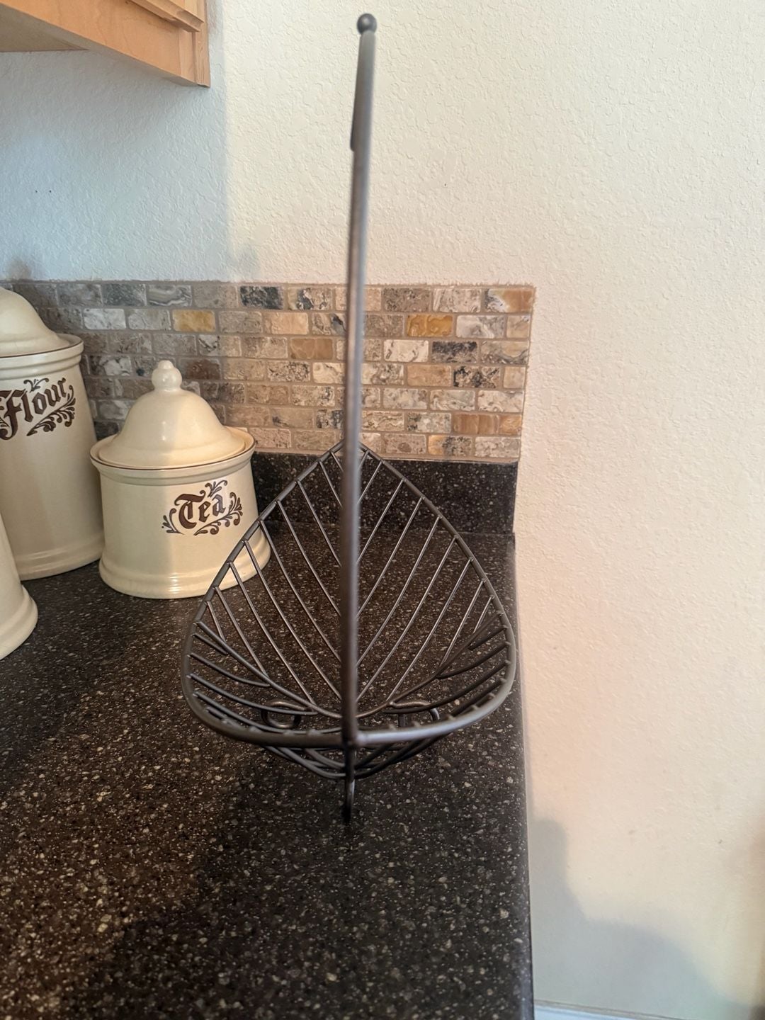 Black Metal Wire Fruit Basket with Banana Hanger 3