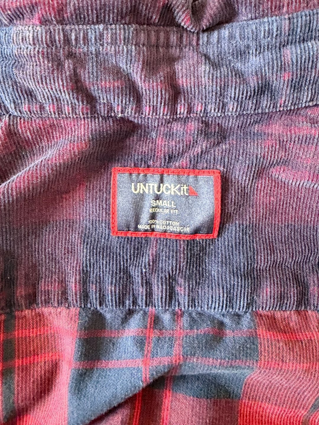 Lot of 2 UNTUCKit Men’s Corduroy Button Down Shirts Small Regular Fit 8