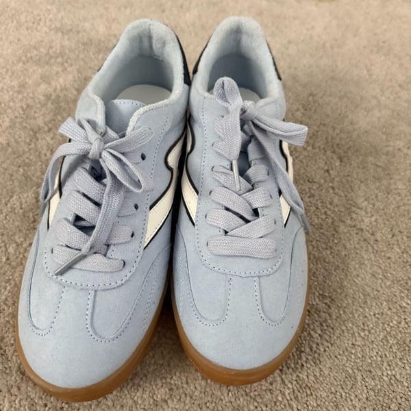 Madden Girl Giia Sneakers Size 6.5M Blue Gum Sole