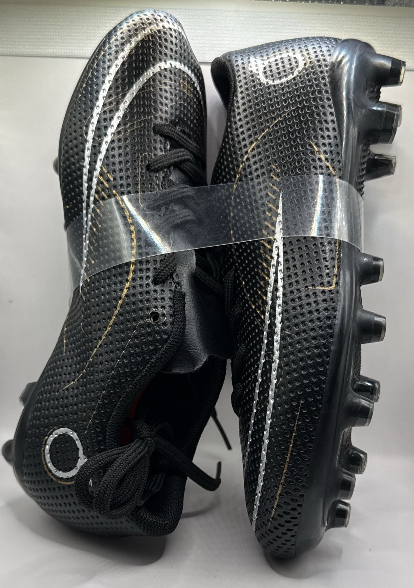 Boys Girls Soccer Cleats, size 4 4