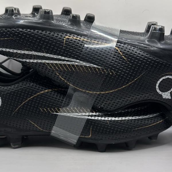 Boys Girls Soccer Cleats, size 4