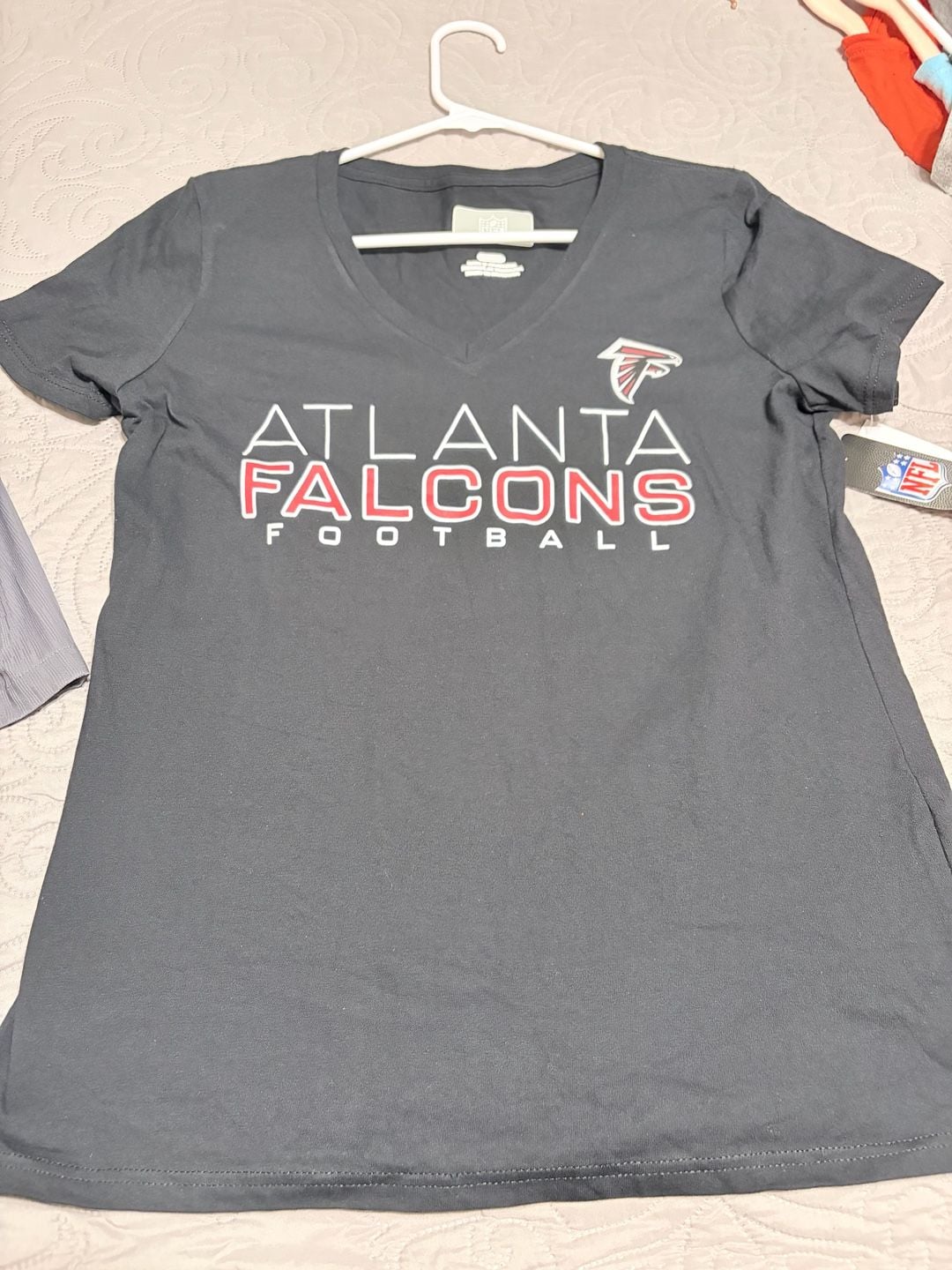 Atlanta Falcons NFL Women’s Charcoal V-Neck Football Tee Small NWT 3