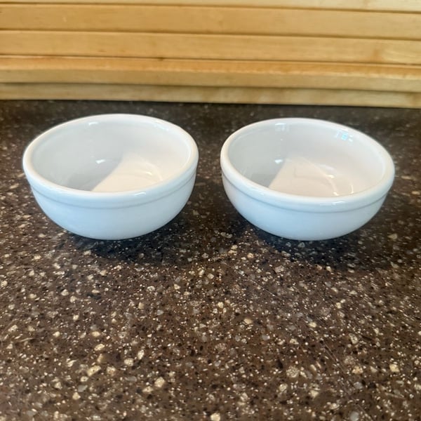 TodaysHome White Porcelain Ramekin Set of 2