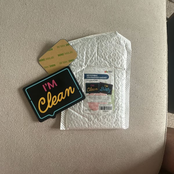 Momo and Nashi Reversible Dishwasher Magnet Clean And Dirty