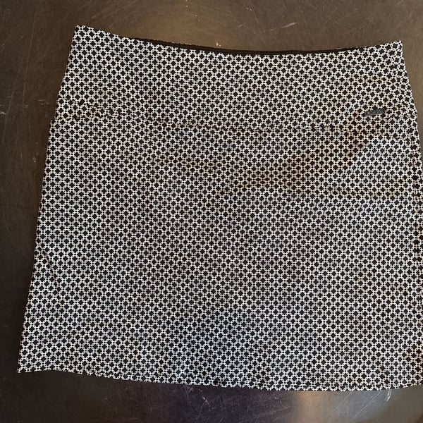 S.C. & Co. Black and White Geometric Print Skort XXL