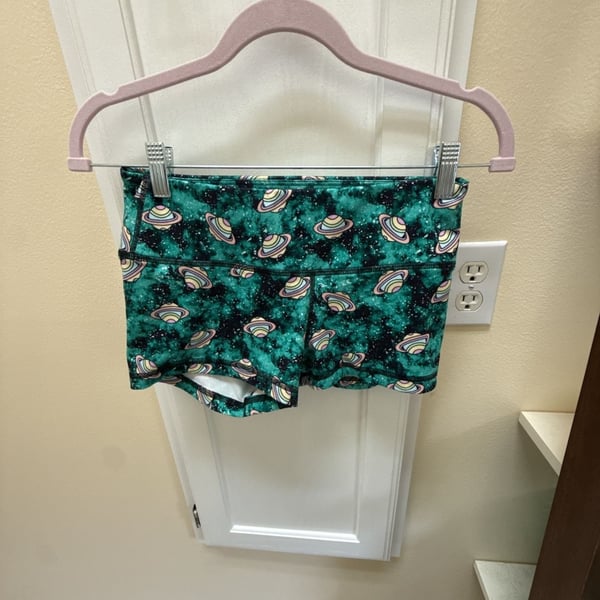 FLEO Athletic Shorts Size Small Green Planet Saturn Space Galaxy