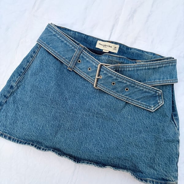 Mid Rise Belted Denim Mini Skort W Belt Detailing