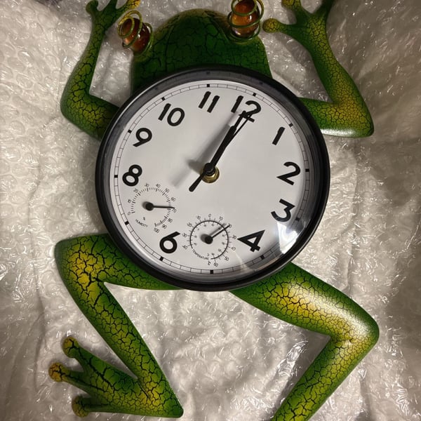 Frog Wall Clock with Thermometer and Hygrometer Outdoor Indoor Decor
