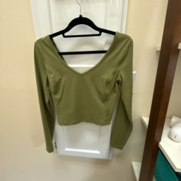Lululemon Long Sleeve Crop Top Green V-Neck