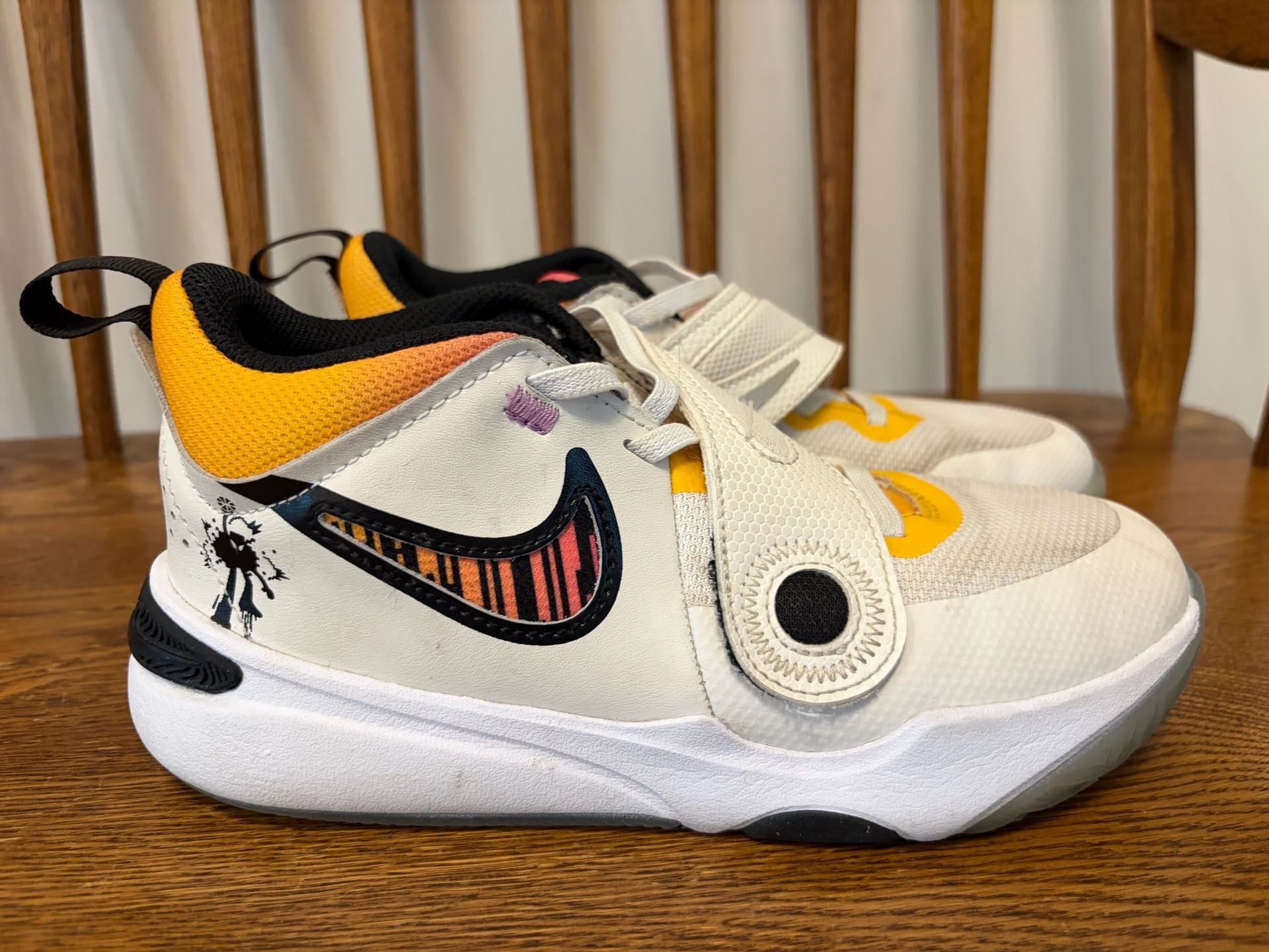 Nike Team Hustle D 11 GS Size 3Y White Multicolour 2