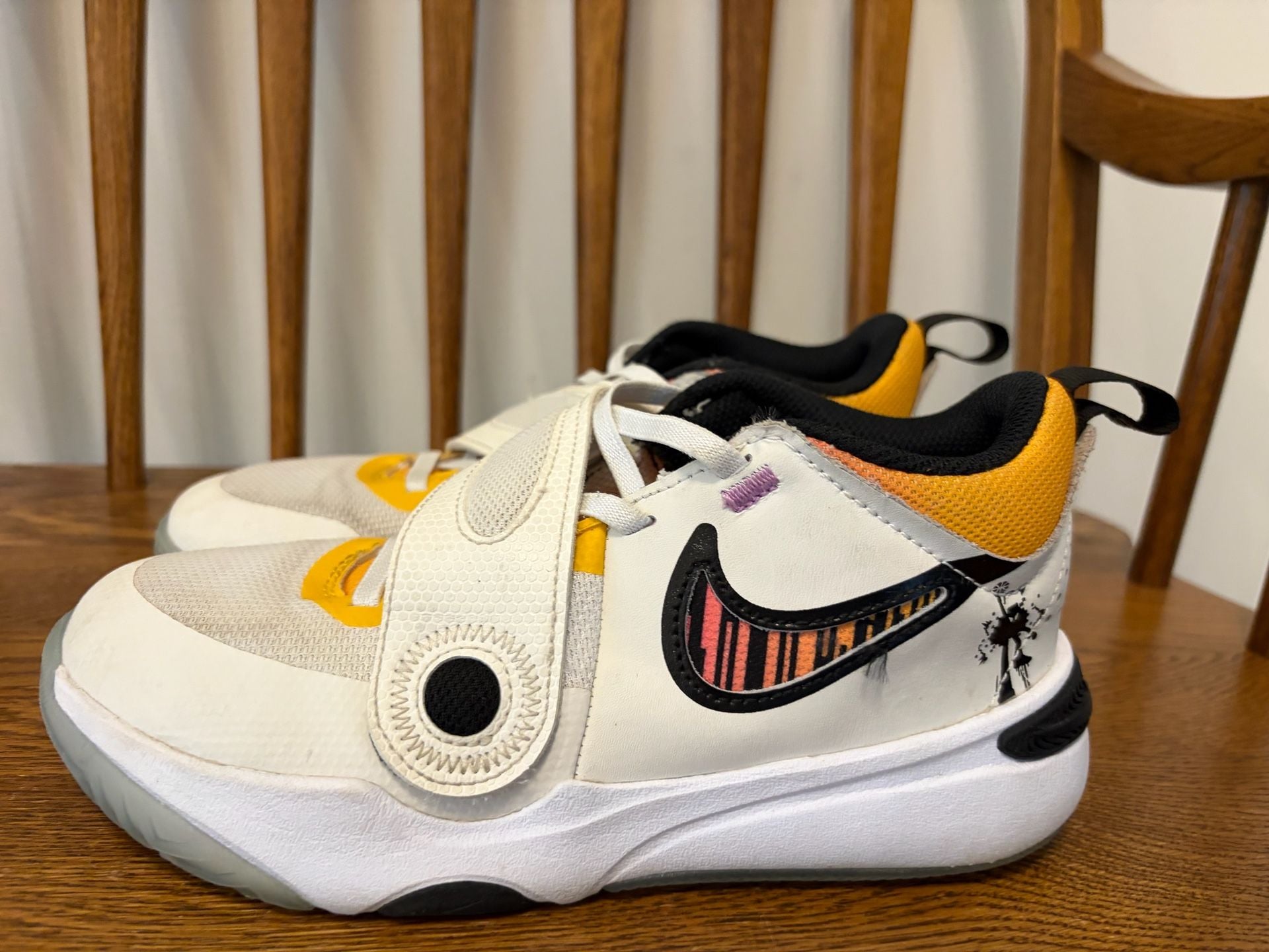 Nike Team Hustle D 11 GS Size 3Y White Multicolour 4