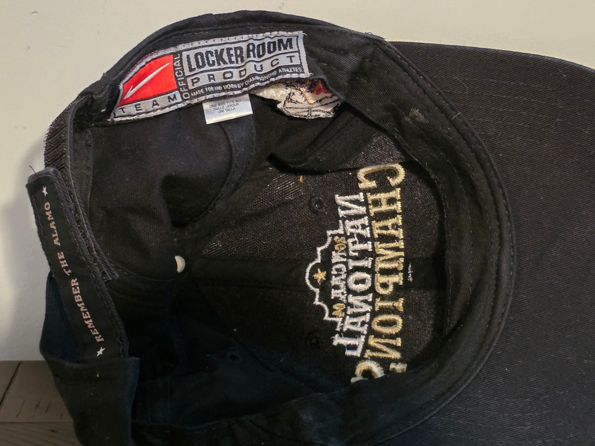 Nike UConn 2004 NCAA National Champions Hat 3