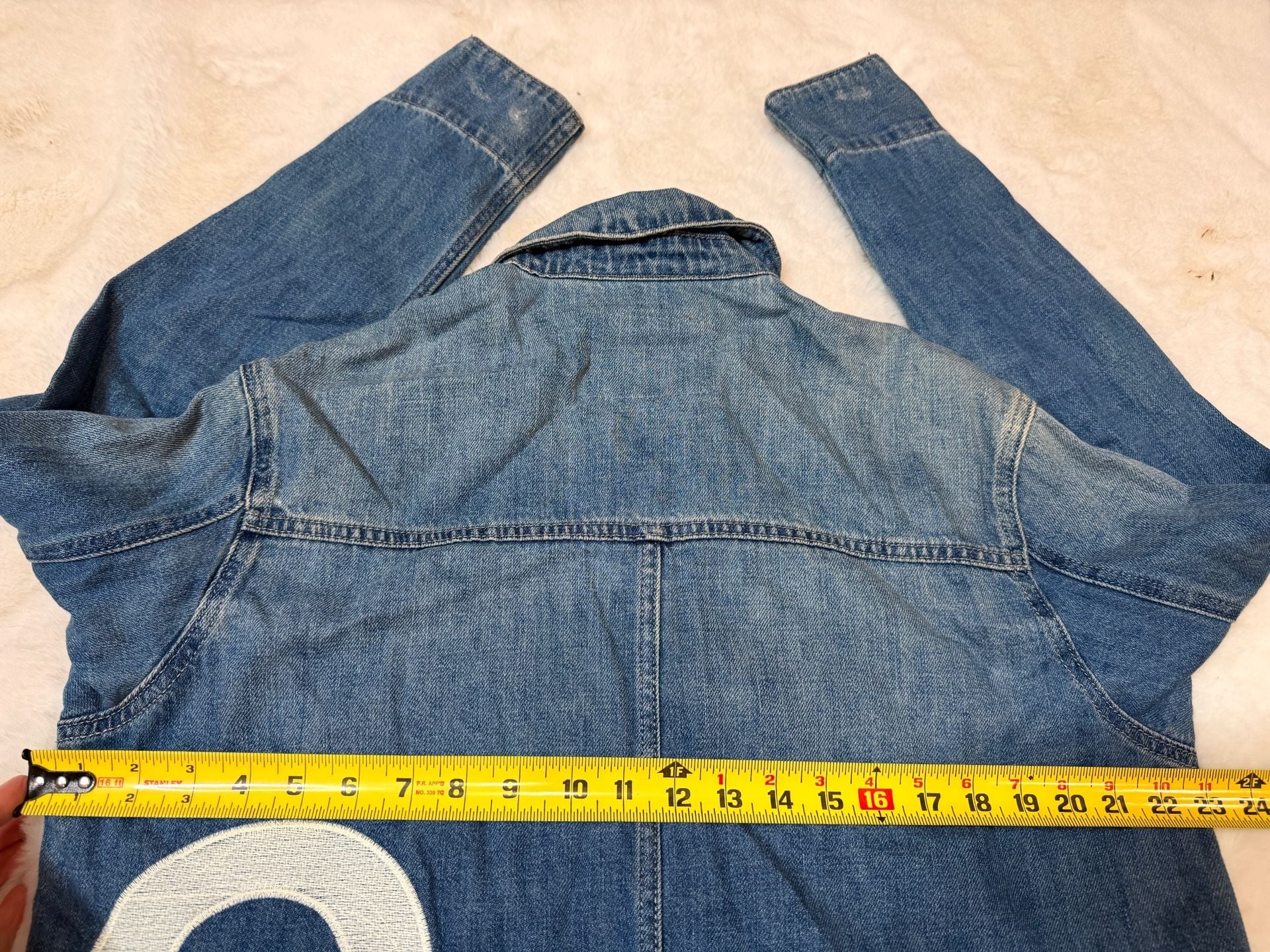 Work-Force Gap Jeans Denim Jacket Size M Tall Blue Tiger Patch White Tee 12