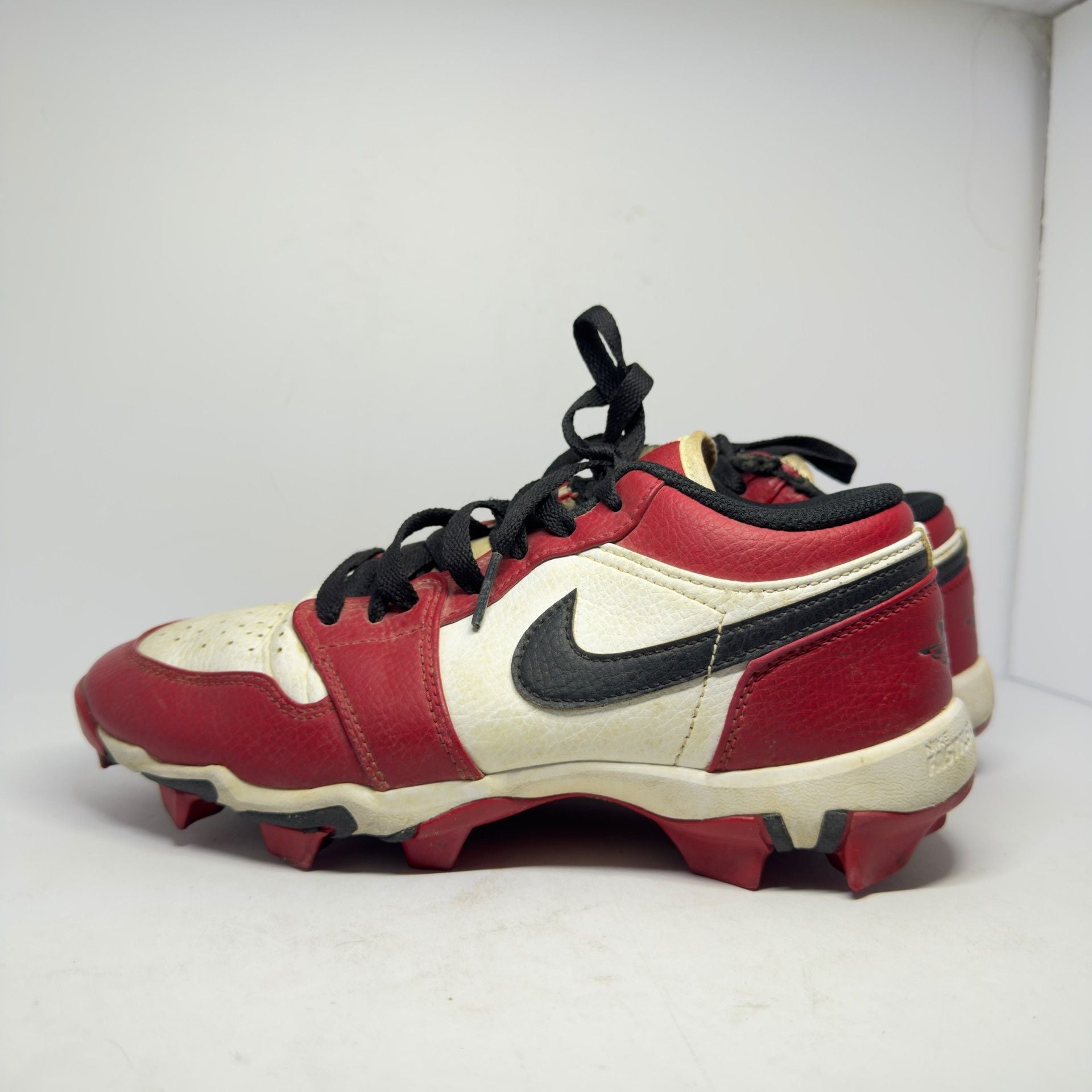 Jordan 1 Low Cleat GS Chicago White Red Black 4