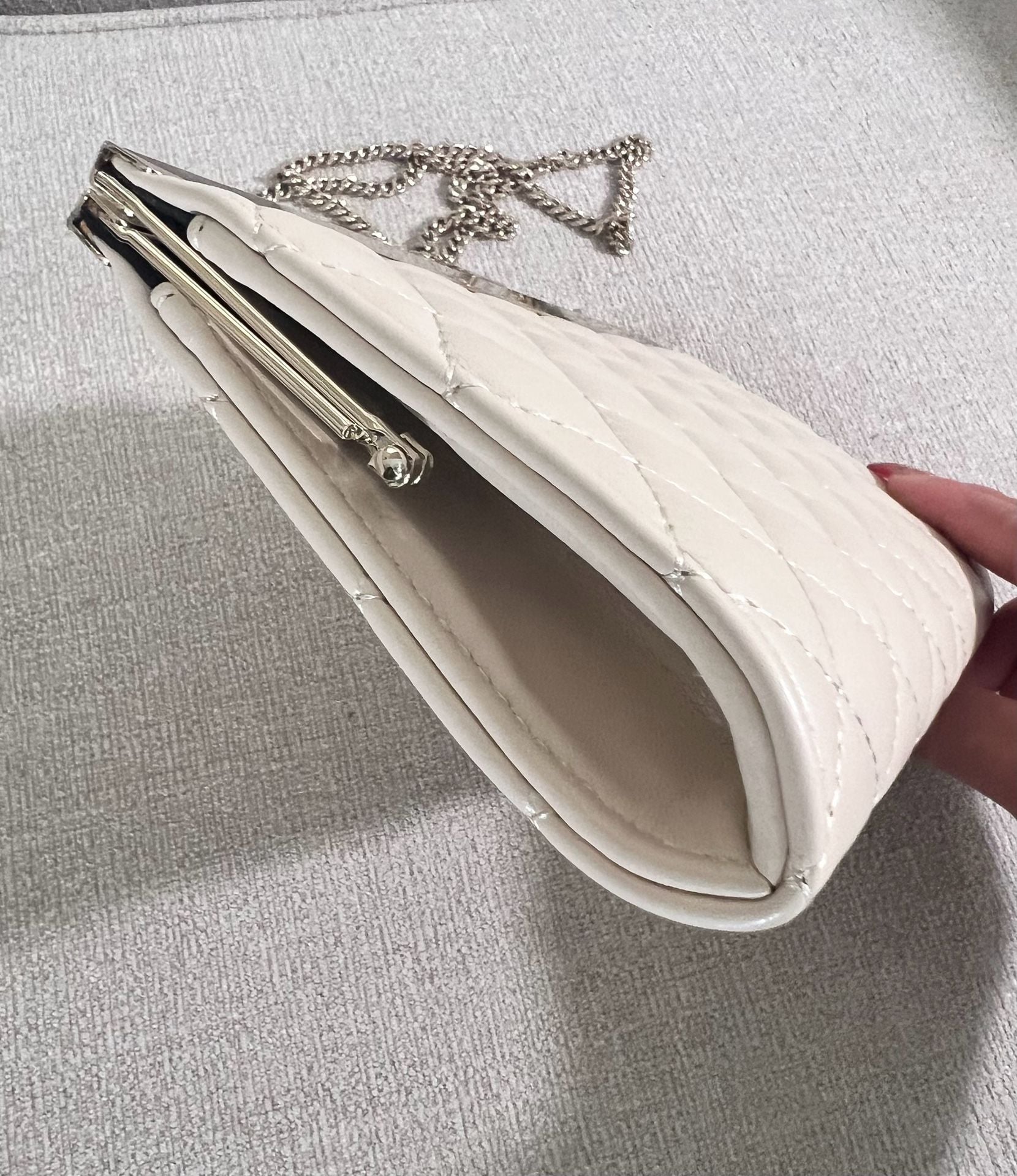 Love Moschino Quilted Clutch Bag Cream Gold Chain 5