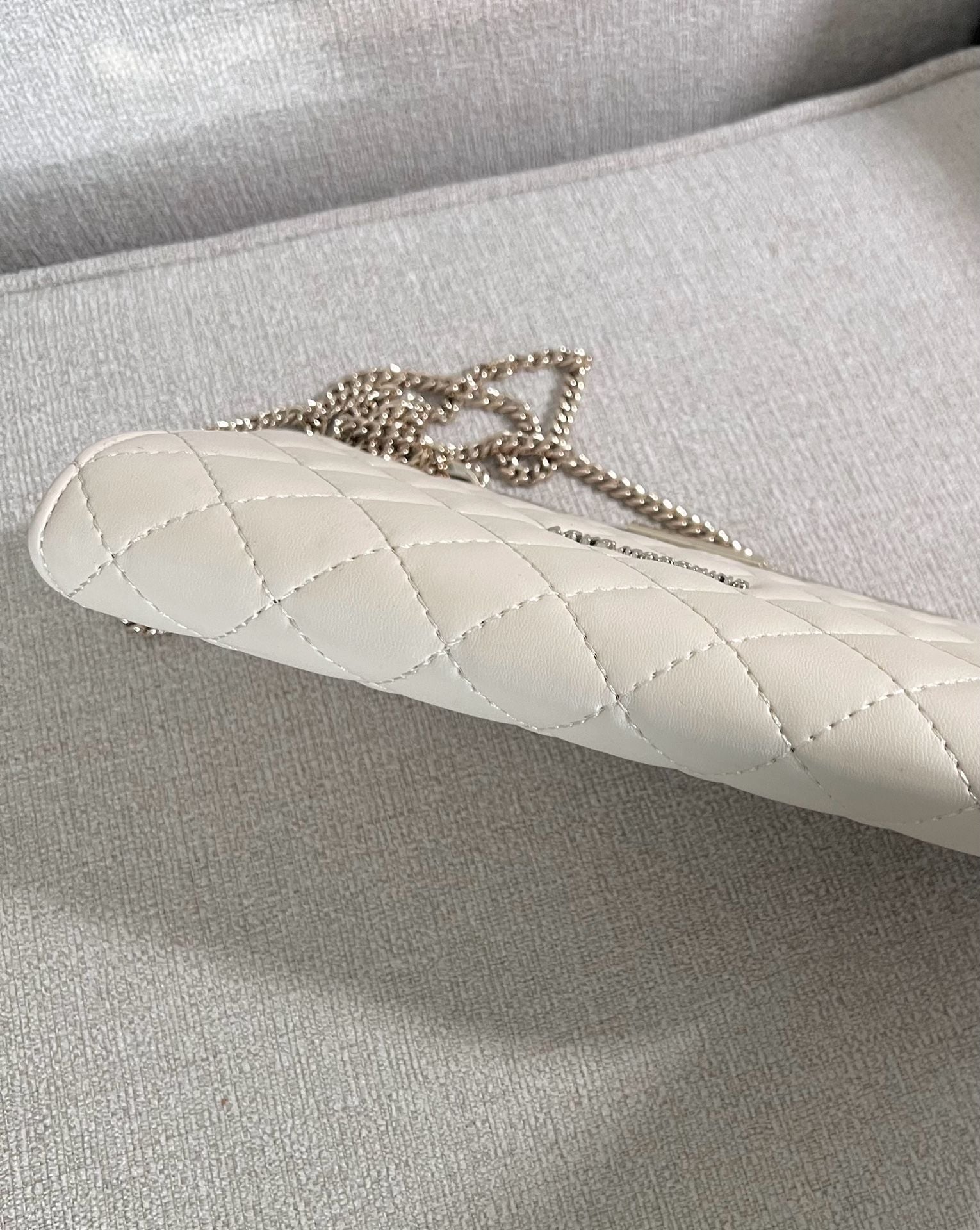 Love Moschino Quilted Clutch Bag Cream Gold Chain 7