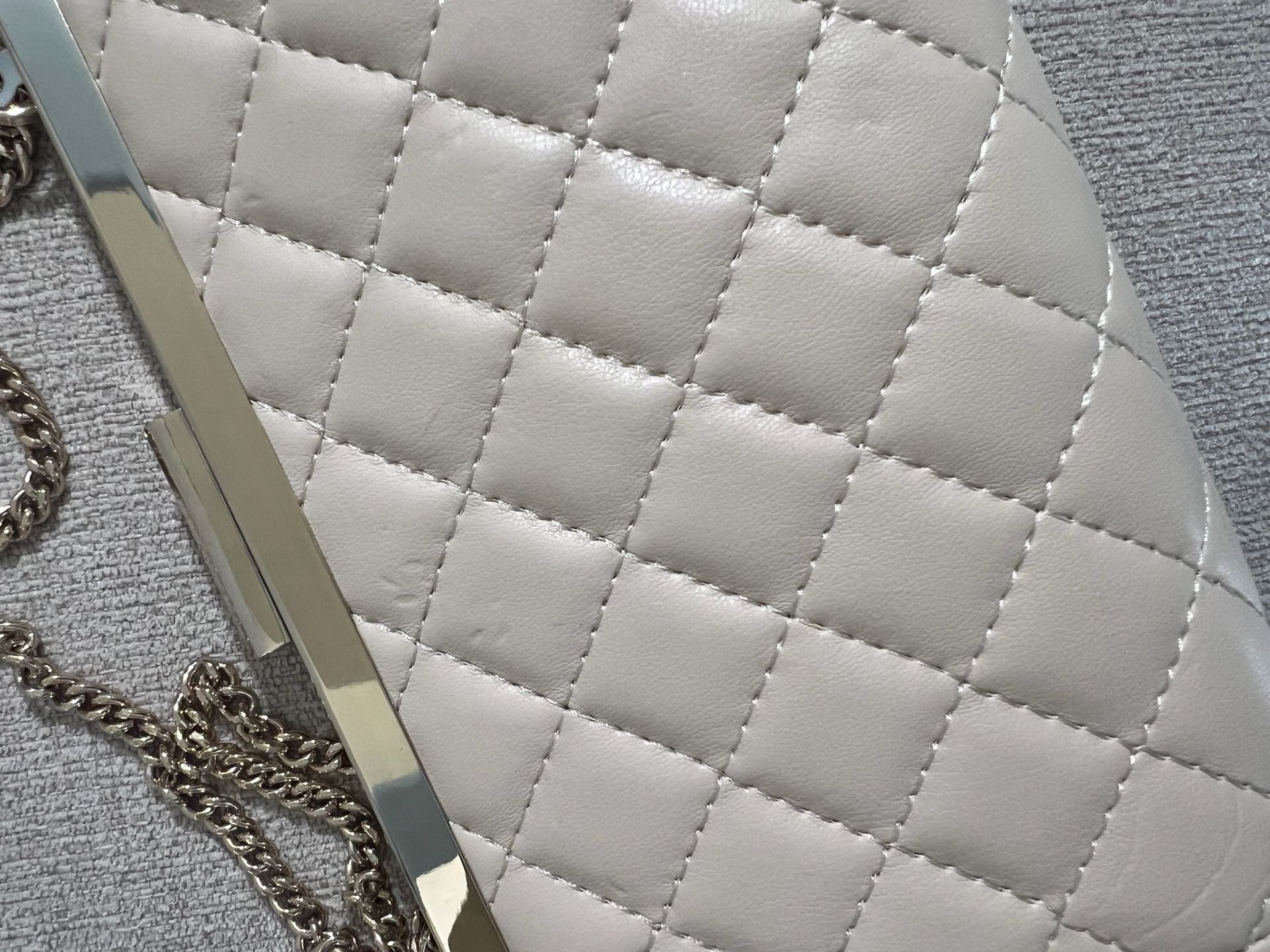 Love Moschino Quilted Clutch Bag Cream Gold Chain 10