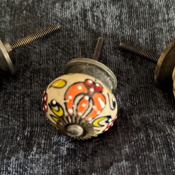 Trinca-Ferro Ceramic Cabinet Knobs Hand Painted Floral Drawer Pulls Set 3