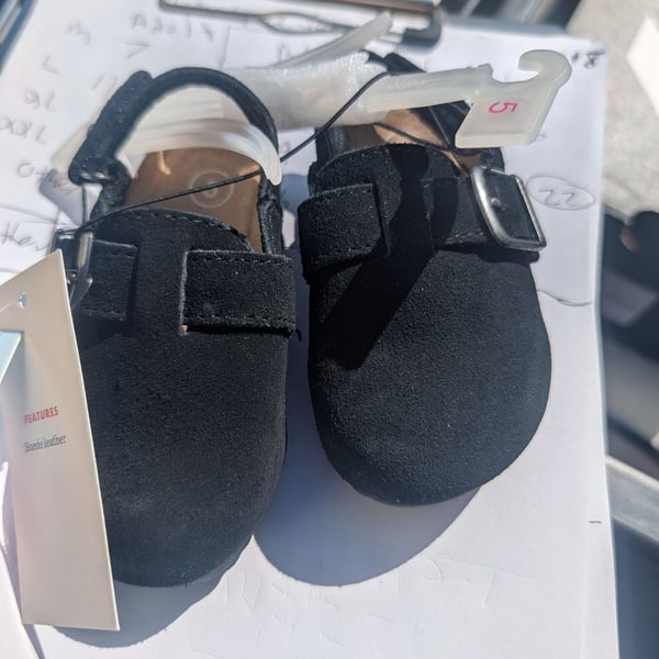 Cat & Jack Berlin Clogs Size 5 Black Suede Leather