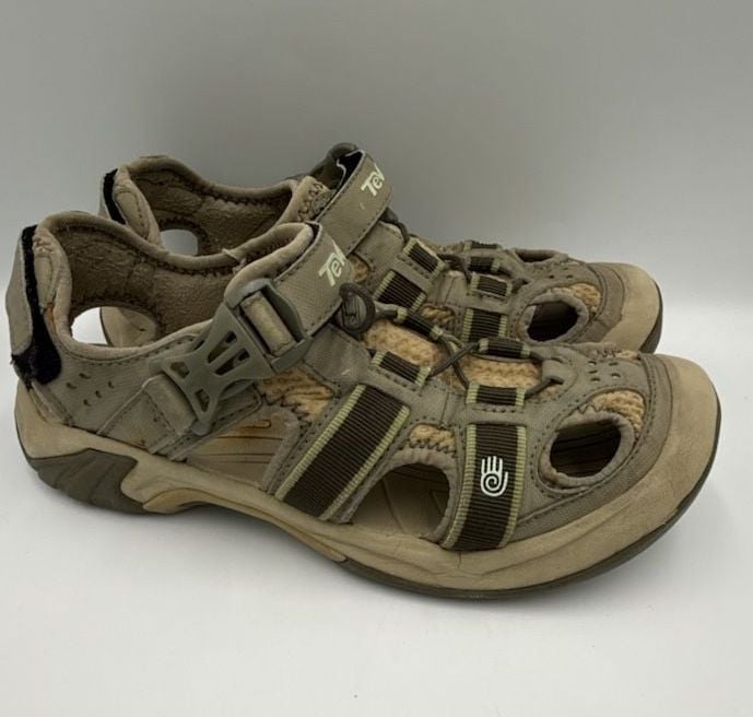 Teva Sandals Brown Leather Outdoor Hiking Sandals
Size 8.5
#870 2