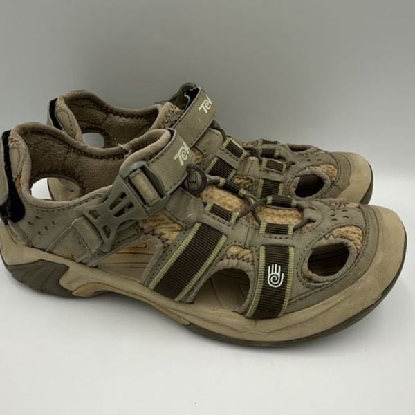 Teva Sandals Brown Leather Outdoor Hiking Sandals
Size 8.5
#870