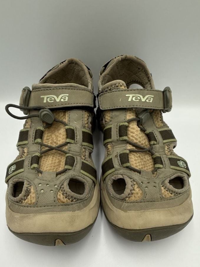 Teva Sandals Brown Leather Outdoor Hiking Sandals
Size 8.5
#870 4