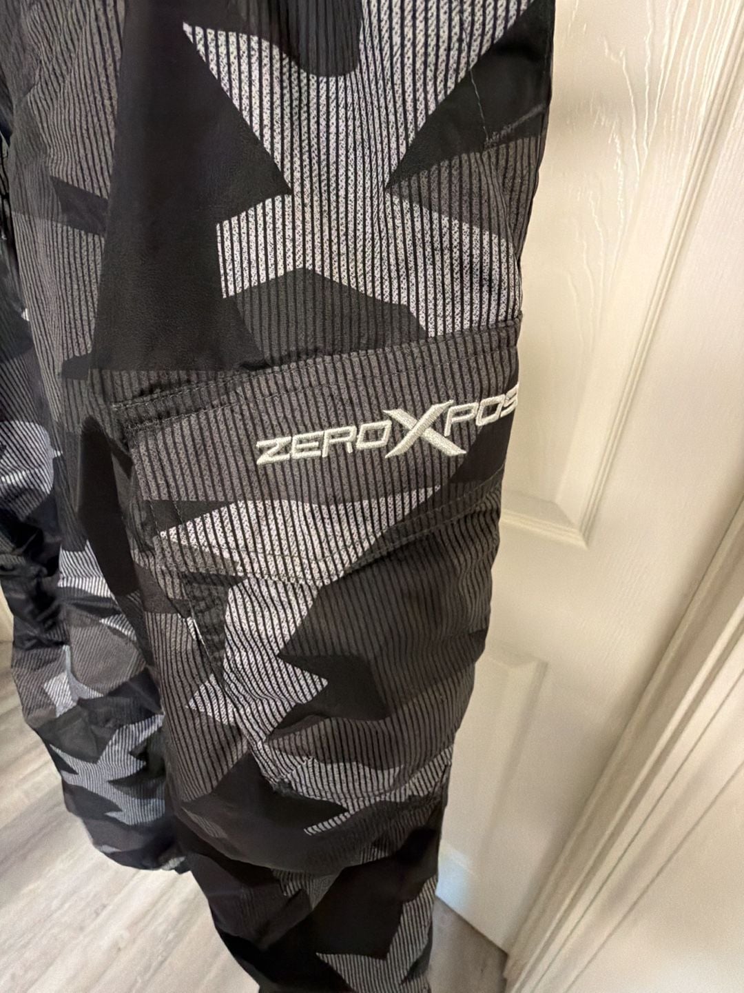 ZeroXposur Camo Ski Pants Size M-10/12 Black Gray Star Pattern/156 4