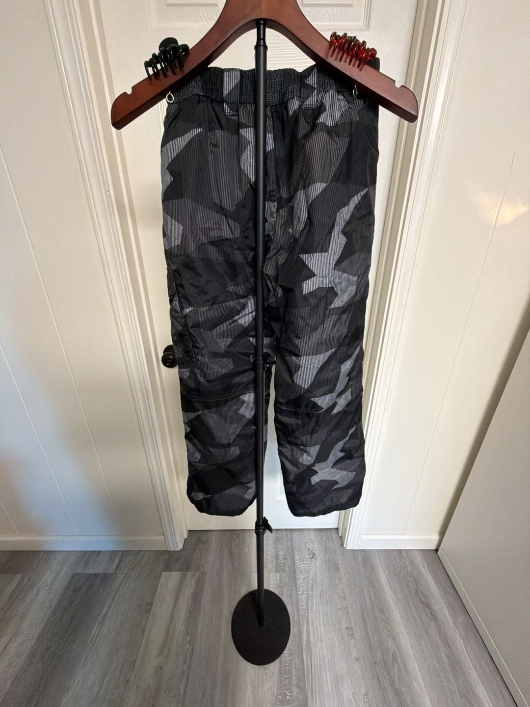 ZeroXposur Camo Ski Pants Size M-10/12 Black Gray Star Pattern/156 5