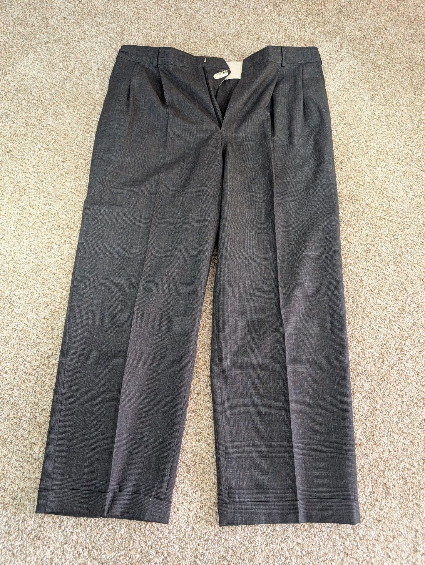 Chaps by Ralph Lauren suit Size 43R Gray Wool Glen Plaid Jacket and pants. 8