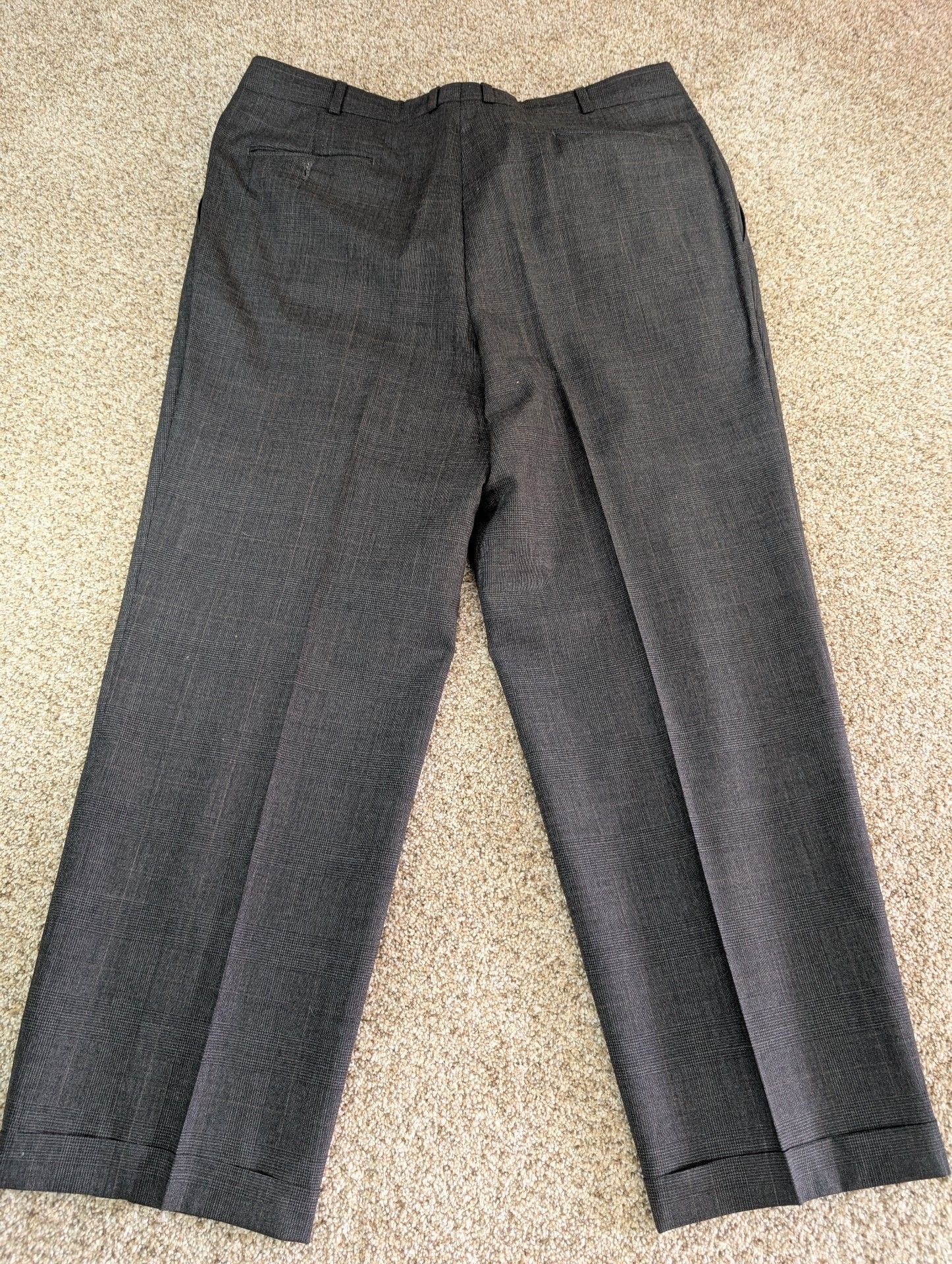 Chaps by Ralph Lauren suit Size 43R Gray Wool Glen Plaid Jacket and pants. 12
