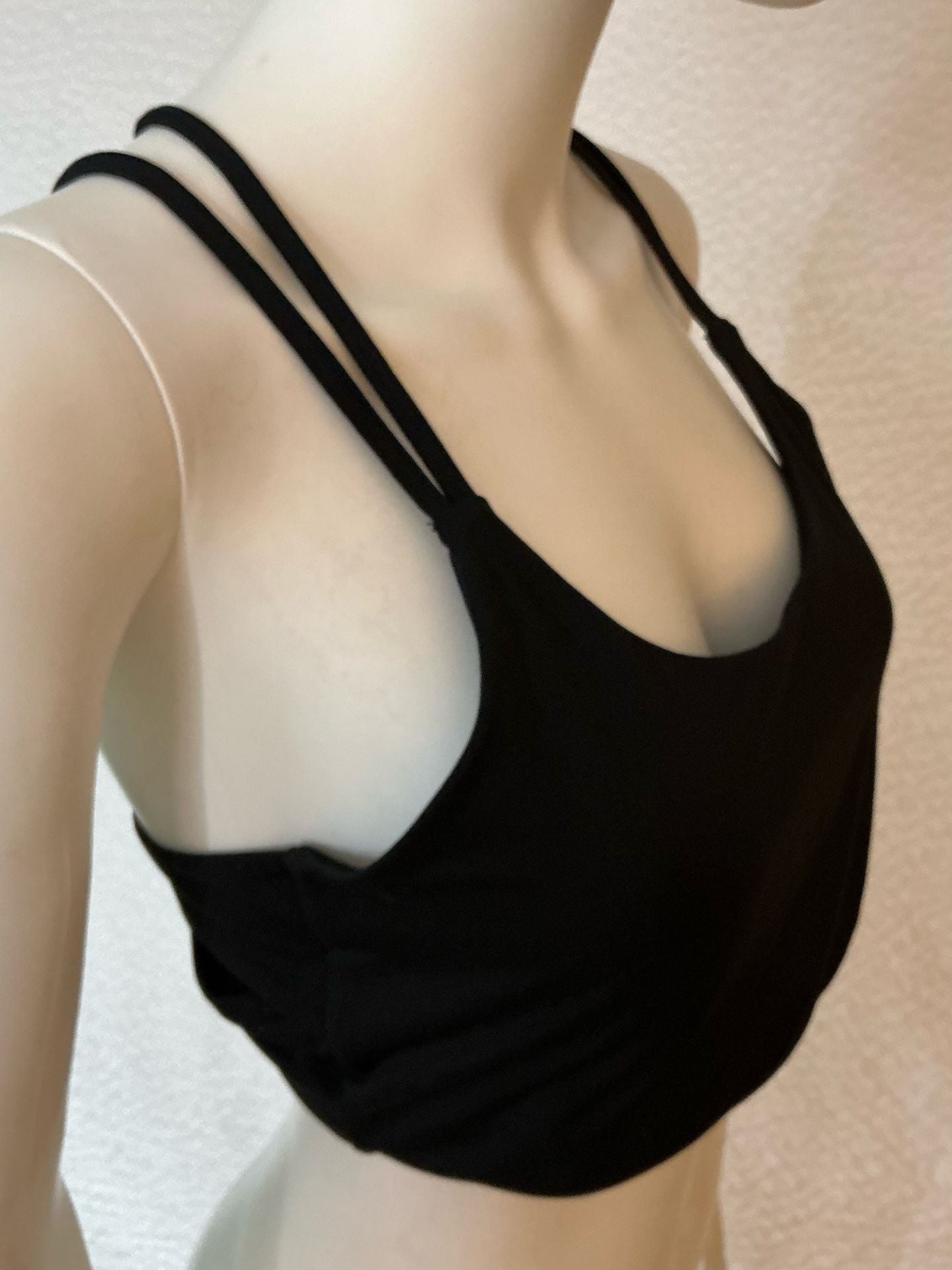 Fabletics Activewear Tank Size L Black Cropped Built-in Bra Top 6