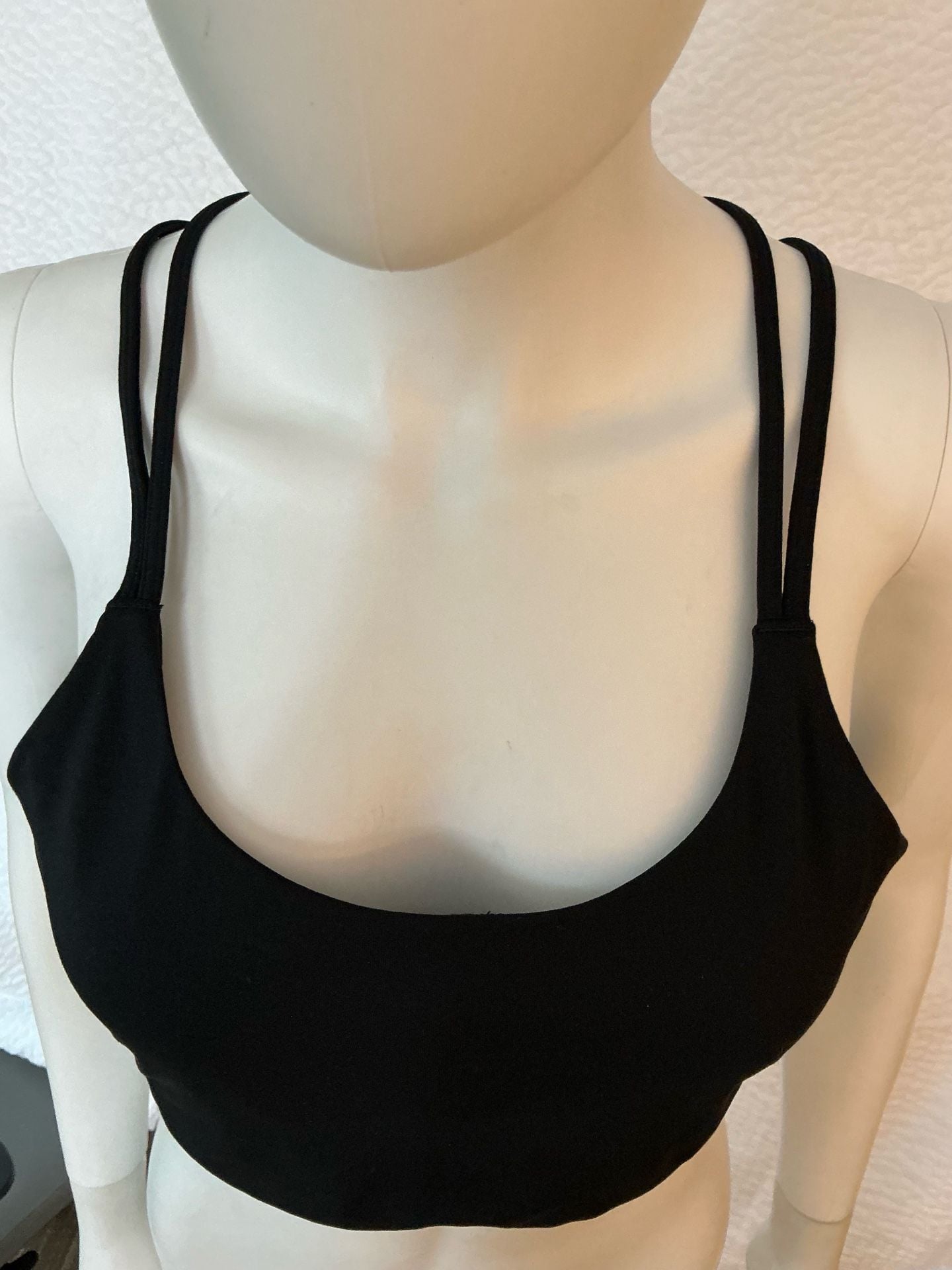 Fabletics Activewear Tank Size L Black Cropped Built-in Bra Top 7