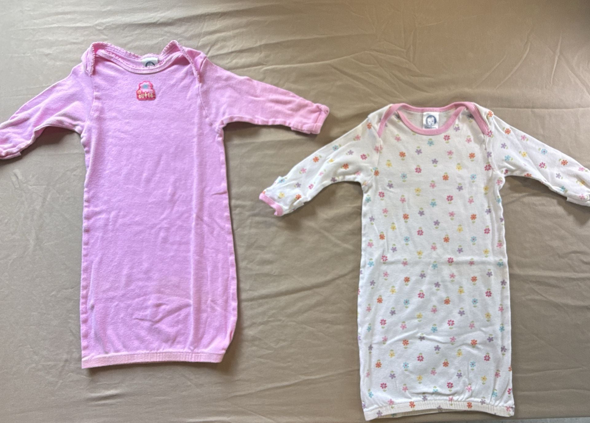 Gerber Baby Gowns Size 0-6 Months Lot of 2 Sleep Gowns 1
