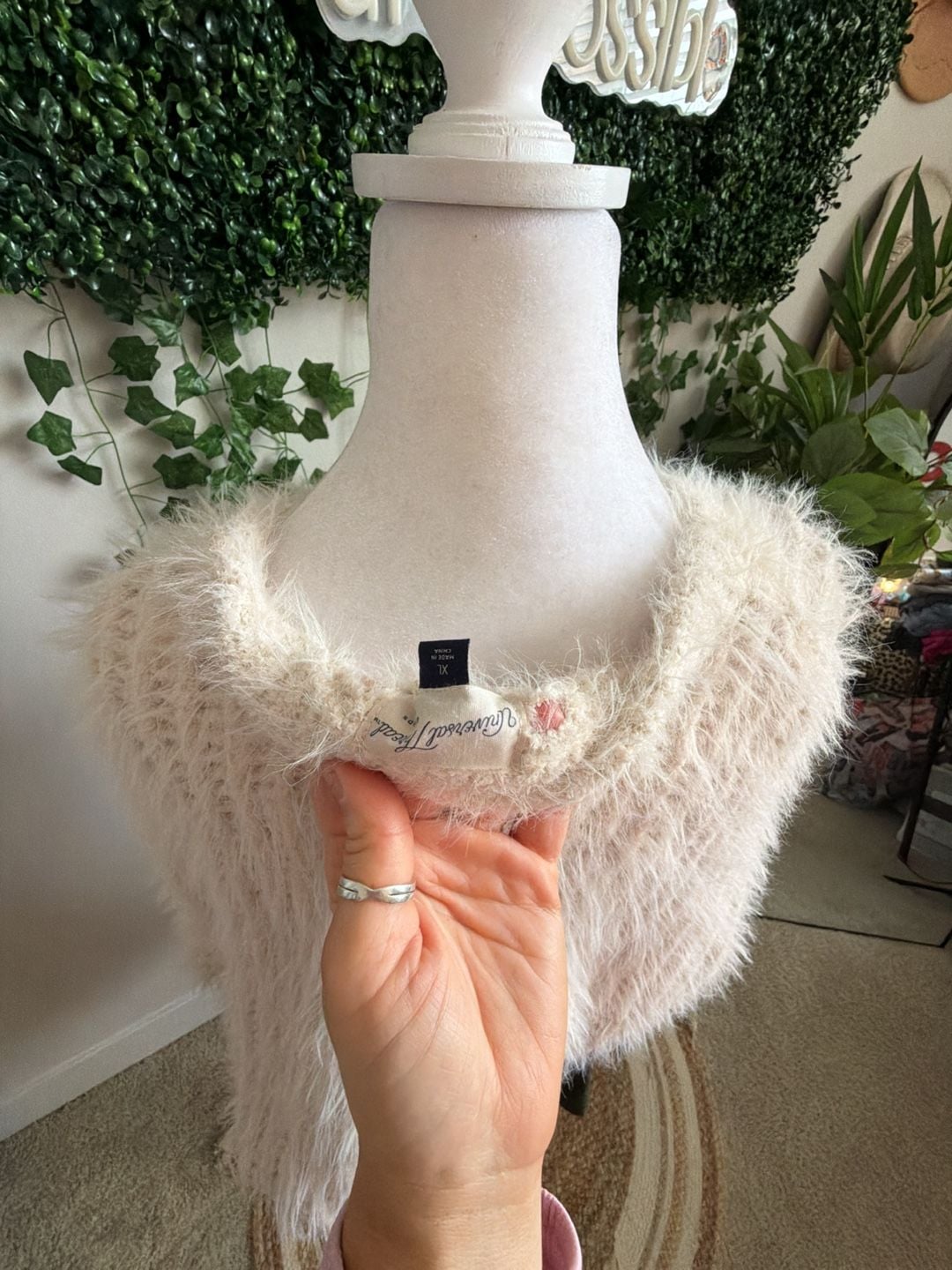 Universal Thread Cream Fuzzy Knit Pullover Sweater XL 4
