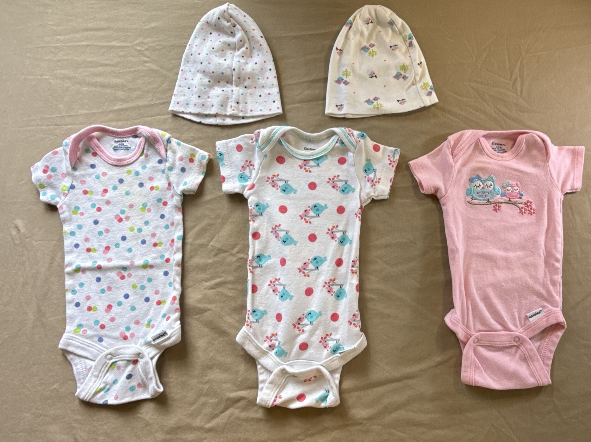 Gerber Baby Girl Bodysuits Caps Set Size 0-3M 1