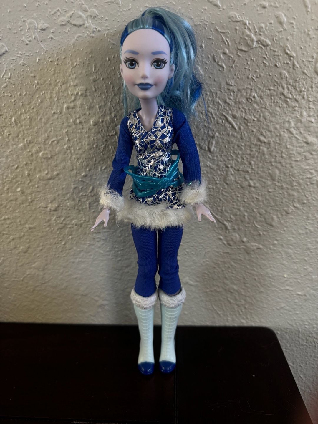 Mattel DC Super Hero Girls Frost 12 Inch Fashion Doll Blue Outfit 1