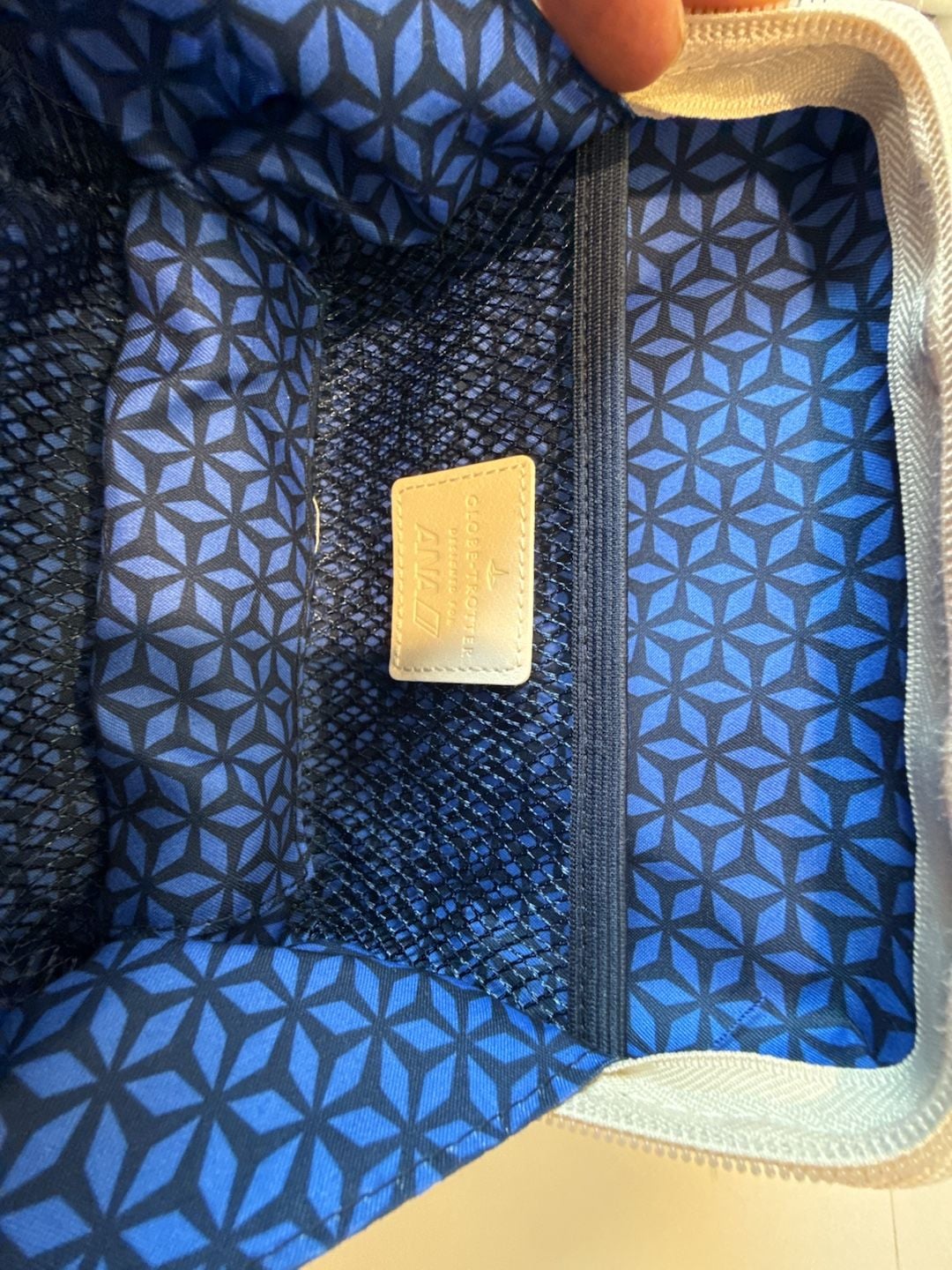 Globe-Trotter ANA First Class Amenity Kit Navy Blue | empty 5
