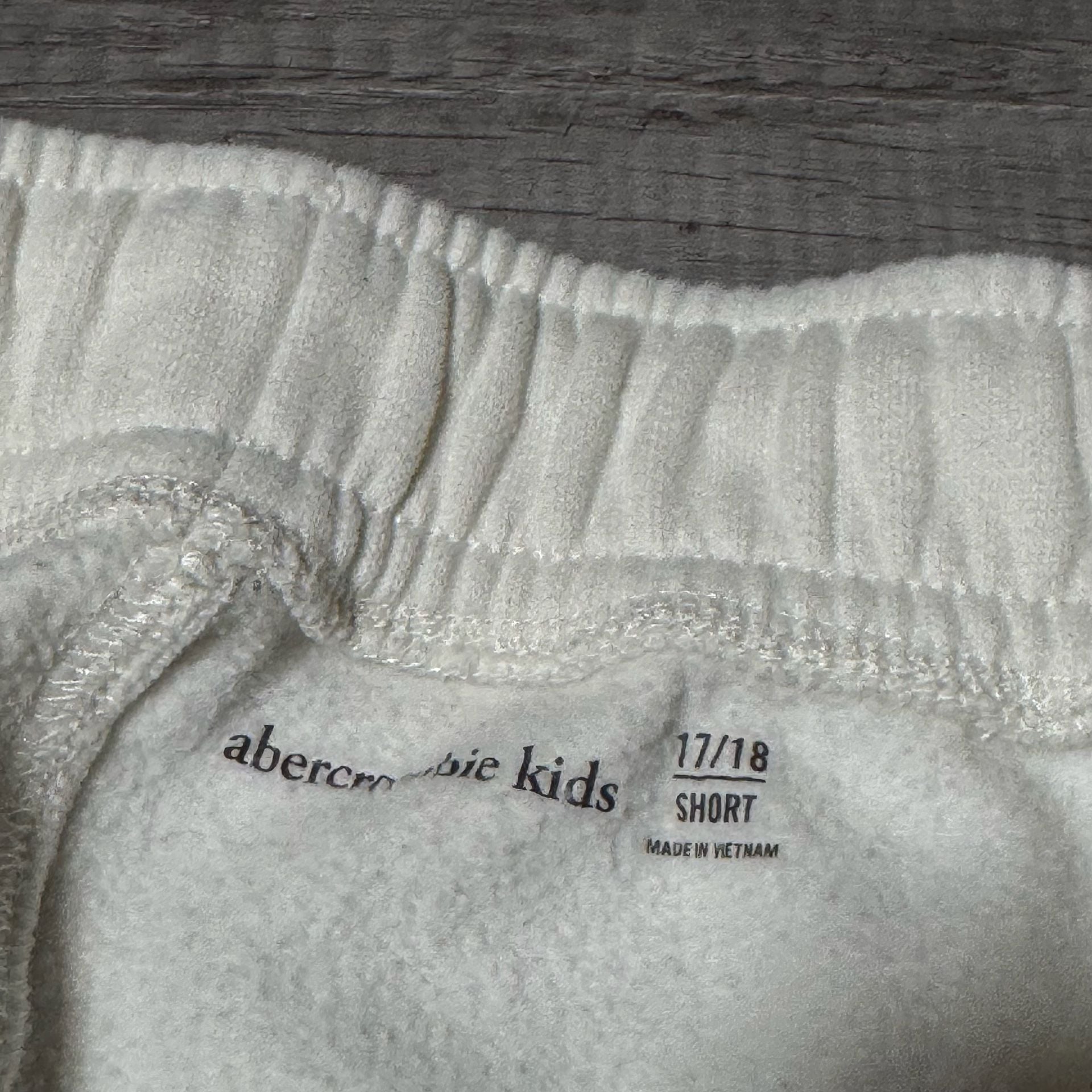 Abercrombie Kids Logo Wide Leg Sweatpants Size 17/18 Short 3