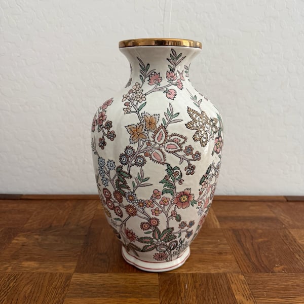 Andrea By Sadek Floral Vase Gold Trim Porcelain Chinoiserie