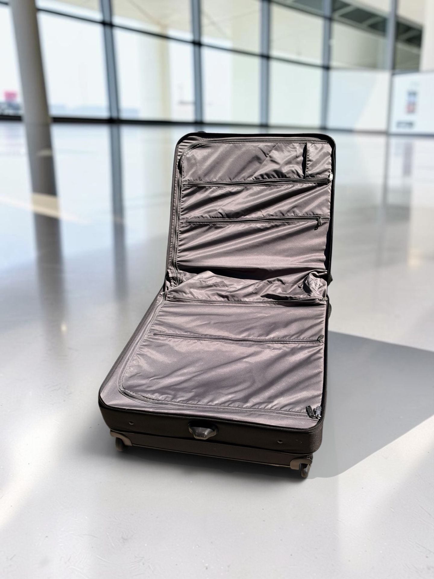 Tumi Garment Bag Black Rolling Travel Suitcase with Wheels 7