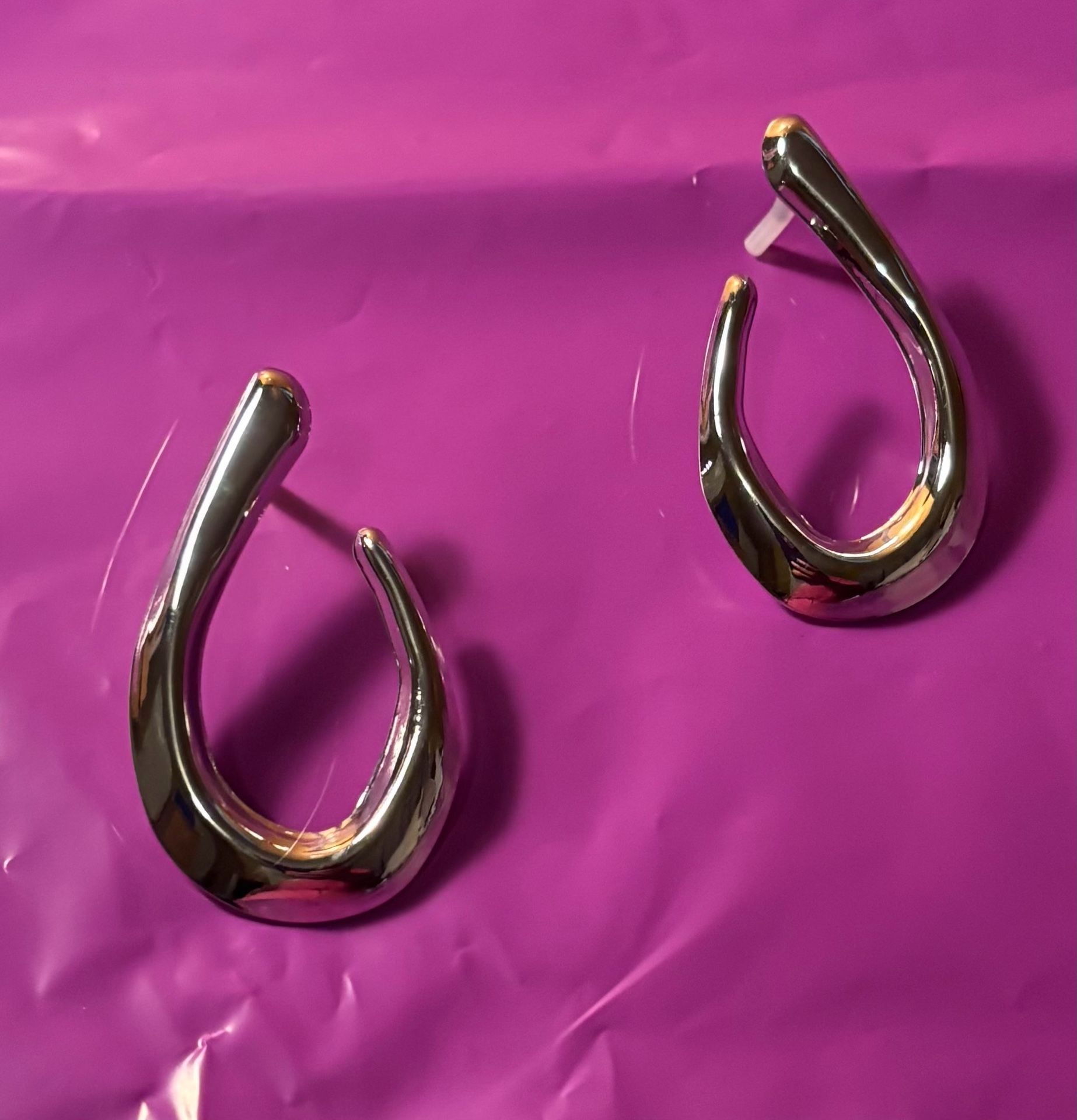Gold Geometric U-Shaped Pendant Necklace and Earrings Set 4