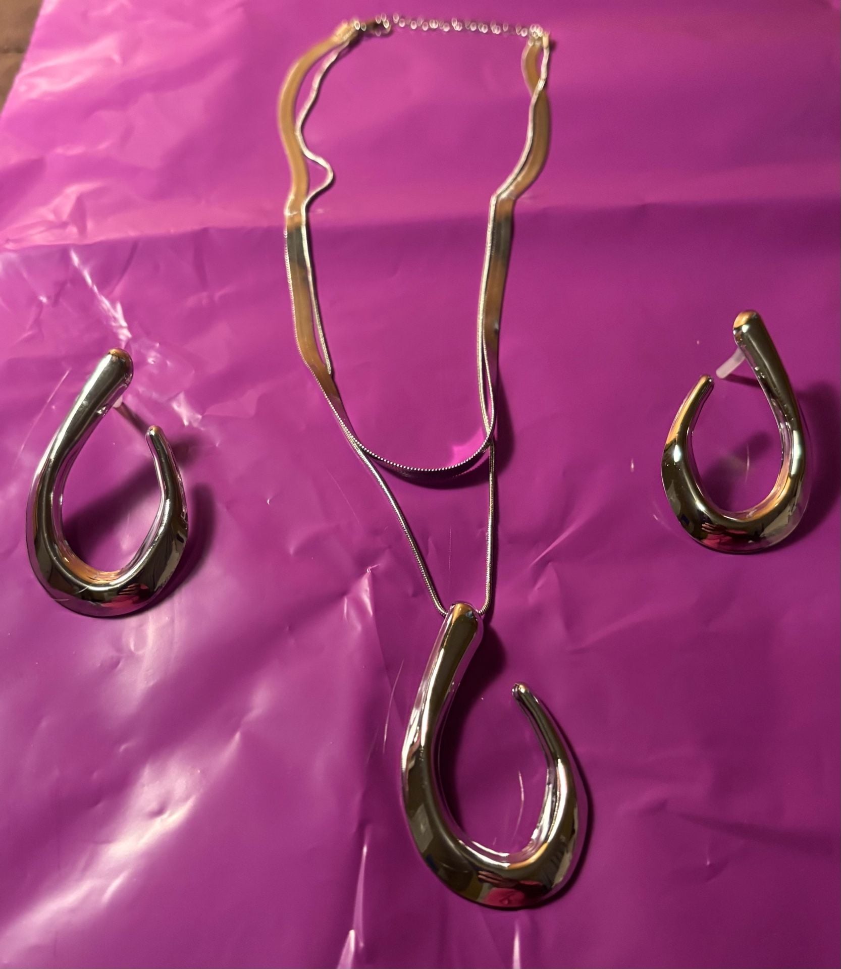 Gold Geometric U-Shaped Pendant Necklace and Earrings Set 6