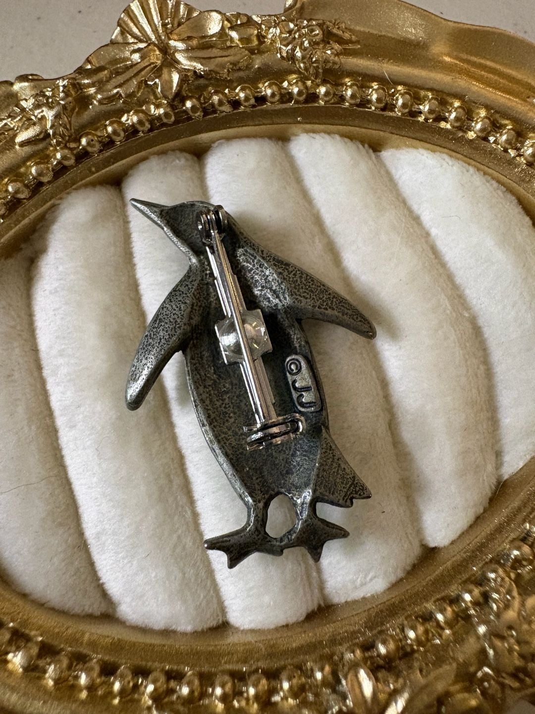 JJ Vintage Pewter Tone Rhinestone Penguin Brooch Pin with Blue Eye 3