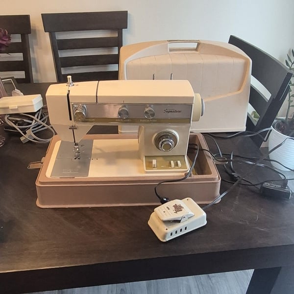 Wards Signature Vintage Electric Sewing Machine With Case And Pedal