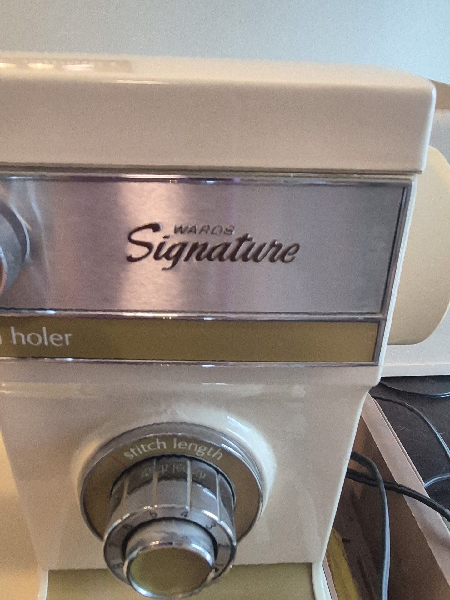 Wards Signature Vintage Electric Sewing Machine With Case And Pedal 2