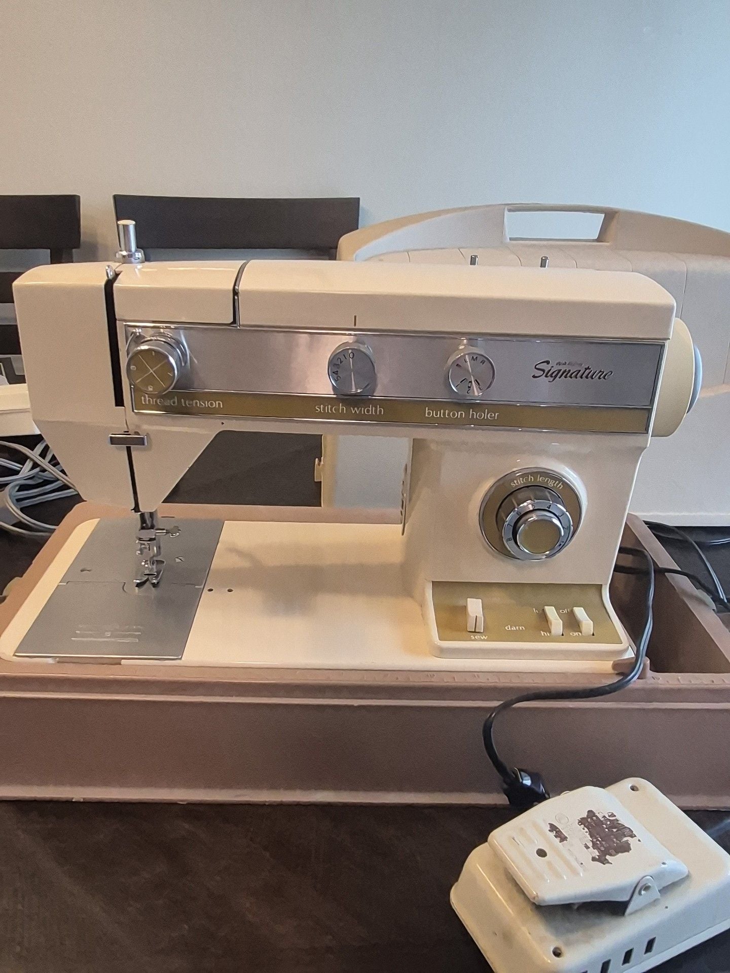 Wards Signature Vintage Electric Sewing Machine With Case And Pedal 3
