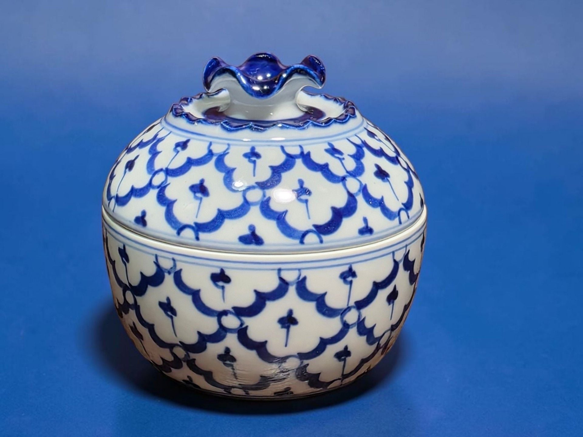 Blue and White Porcelain Covered Bowl with Floral Pattern and Ruffled Lid 6