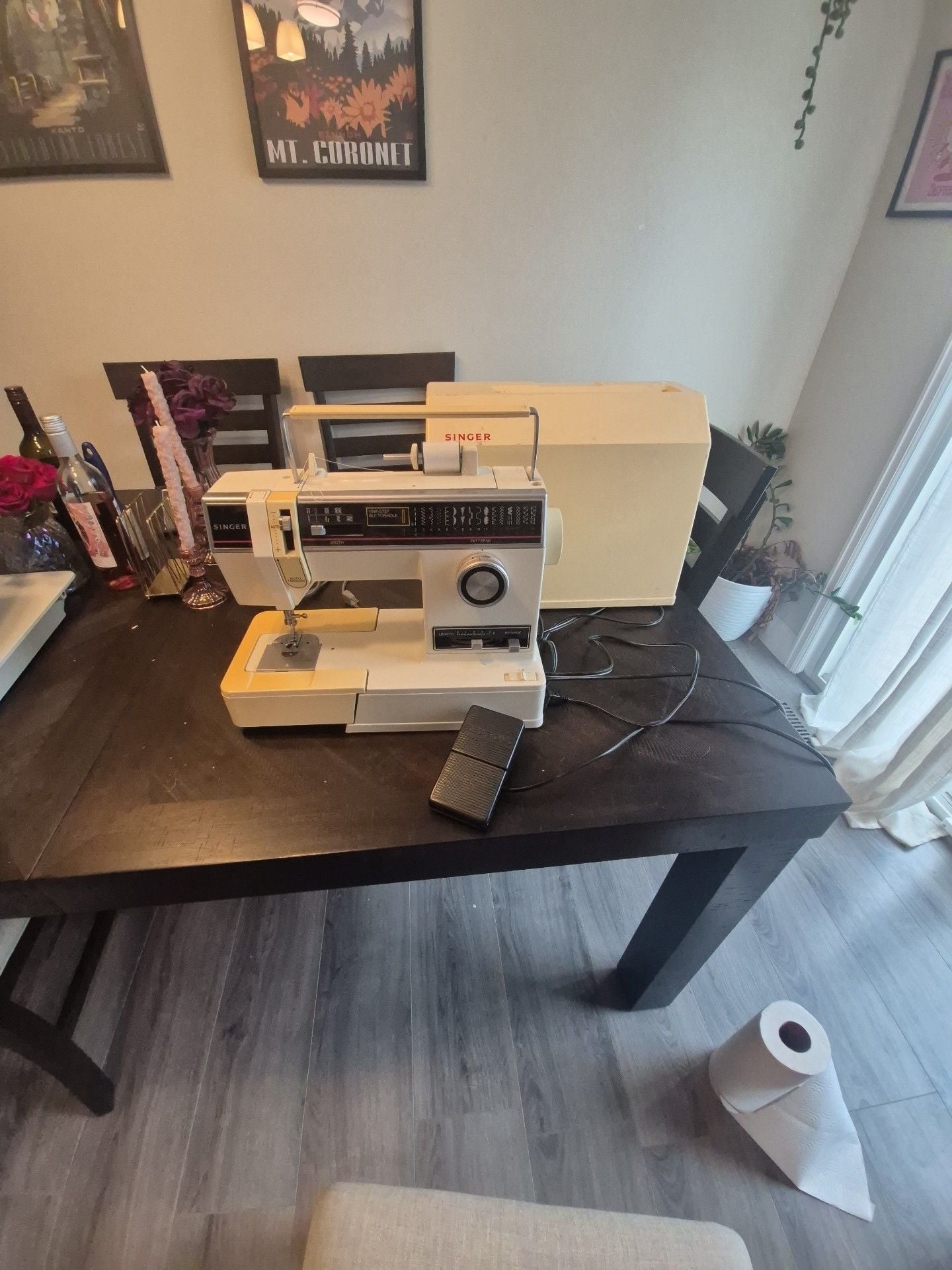 Singer 6235 Serenade 30 Sewing Machine with Pedal and Case 1