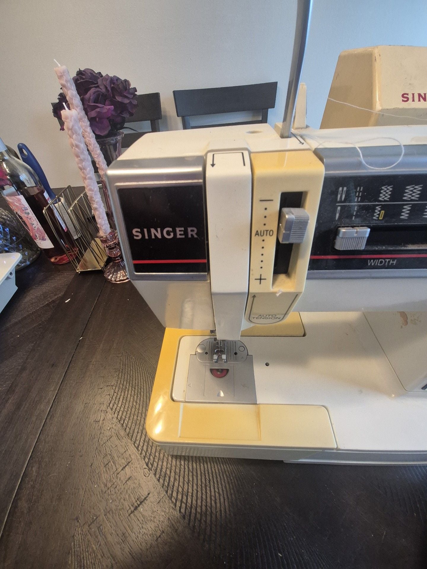 Singer 6235 Serenade 30 Sewing Machine with Pedal and Case 2
